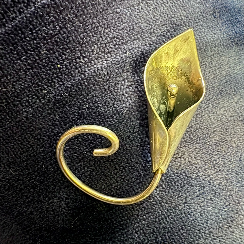 3 FOR $50: Stuart NYE hand-wrought sterling silver Calla Lily brooch/pin